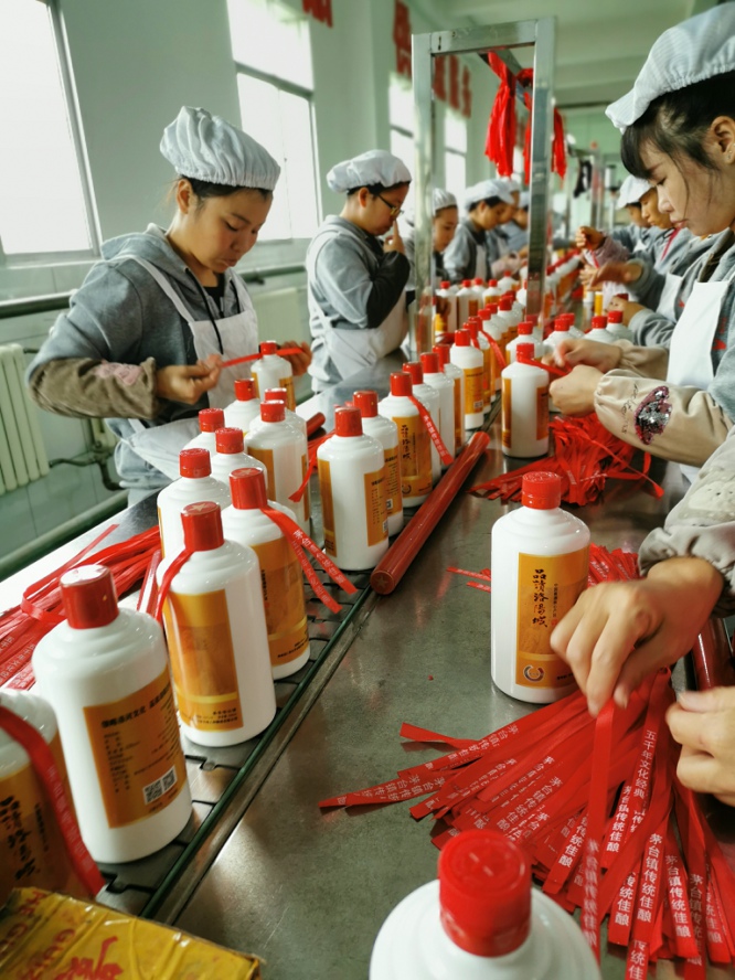 怎樣宣傳企業(yè)文化?企業(yè)醬酒定制!